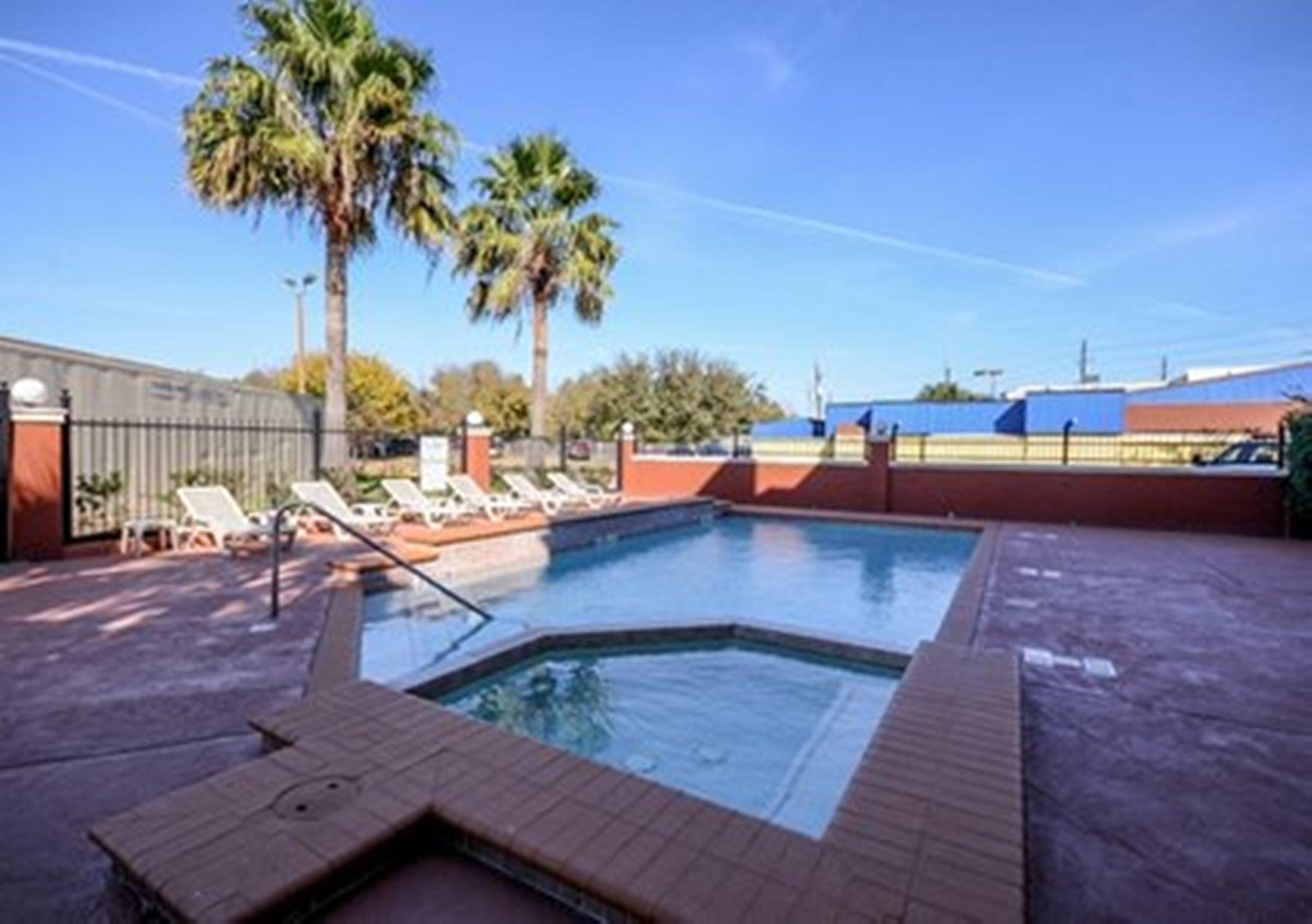 Quality Nw Cy-fair Hotel 3*
