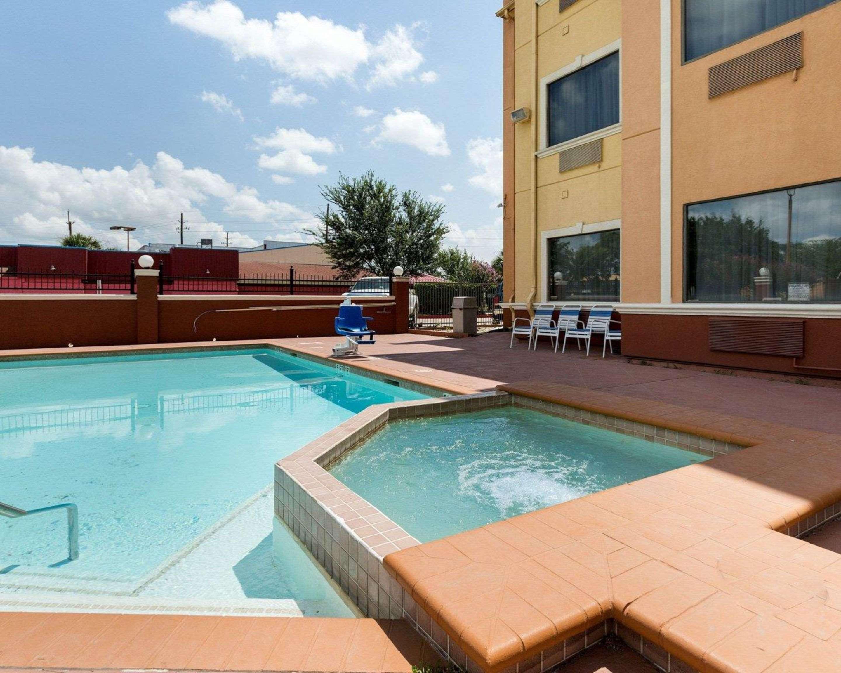 Quality Houston Nw Cy-fair Hotel