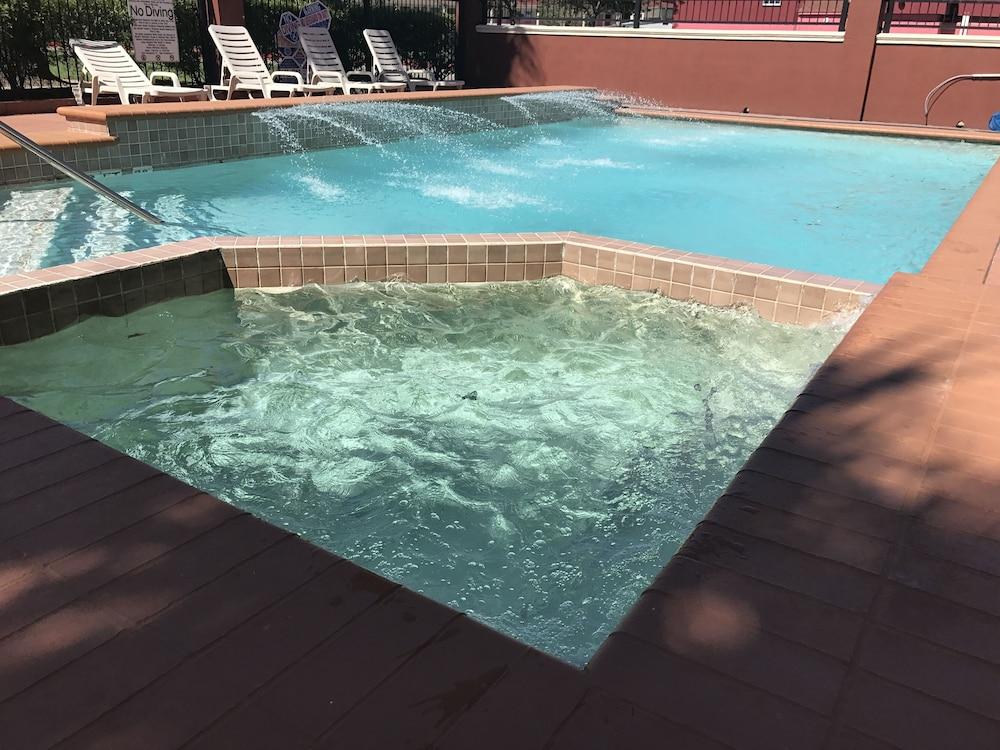 Quality Houston Nw Cy-fair Hotel 3*